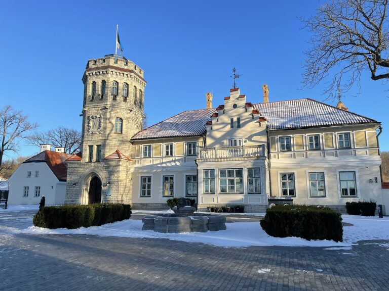 Maarjamäe Palace surroundings — Tallinn Travel Guide